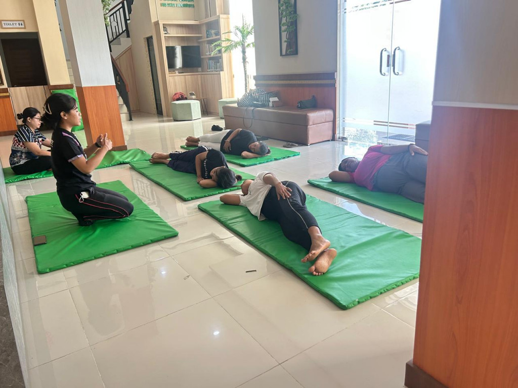 Berlangsung Giat senam ibu hamil , sabtu tgl 15. Pebruari 2025